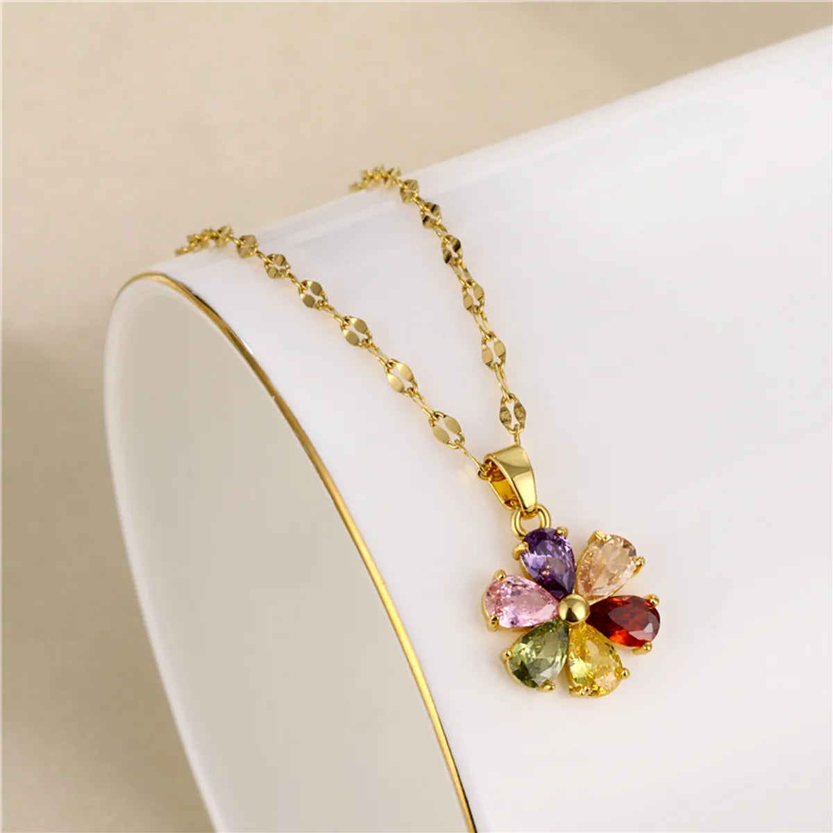 Handcrafted Necklaces-Shiny Flower Stainless Steel Brass 18k Gold Plated Gold Plated Zircon Pendant Necklace In Bulk