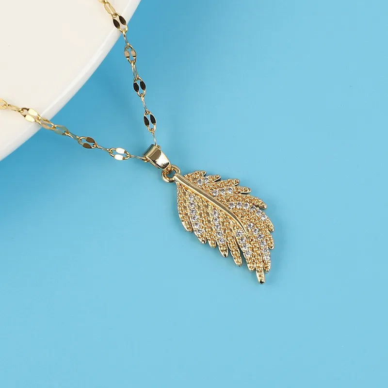 Vintage Silver Necklaces-Wholesale Casual Simple Style Feather Copper Inlay 18K Gold Plated Zircon Pendant Necklace