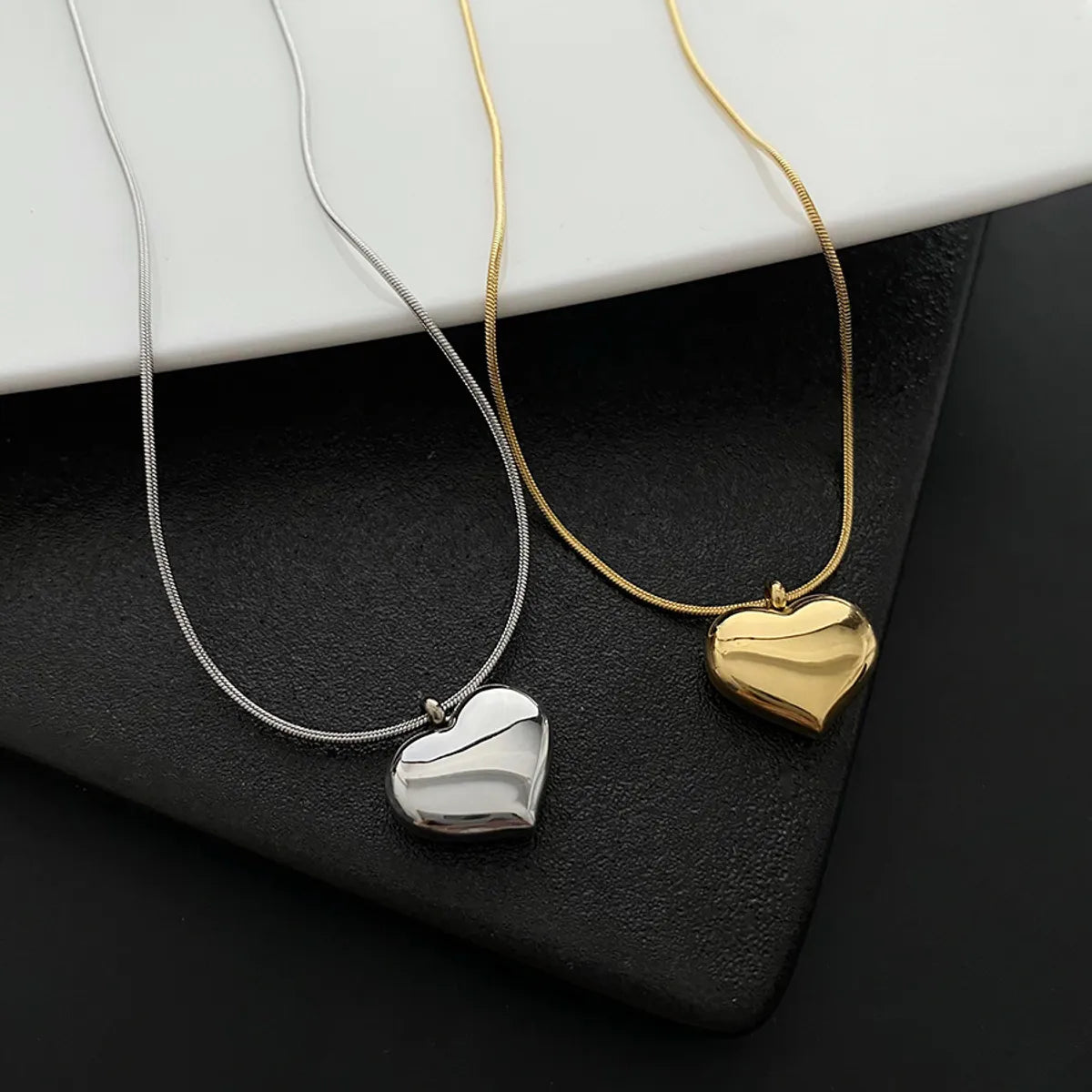 Women's Necklaces-Simple Style Heart Shape Titanium Steel Necklace