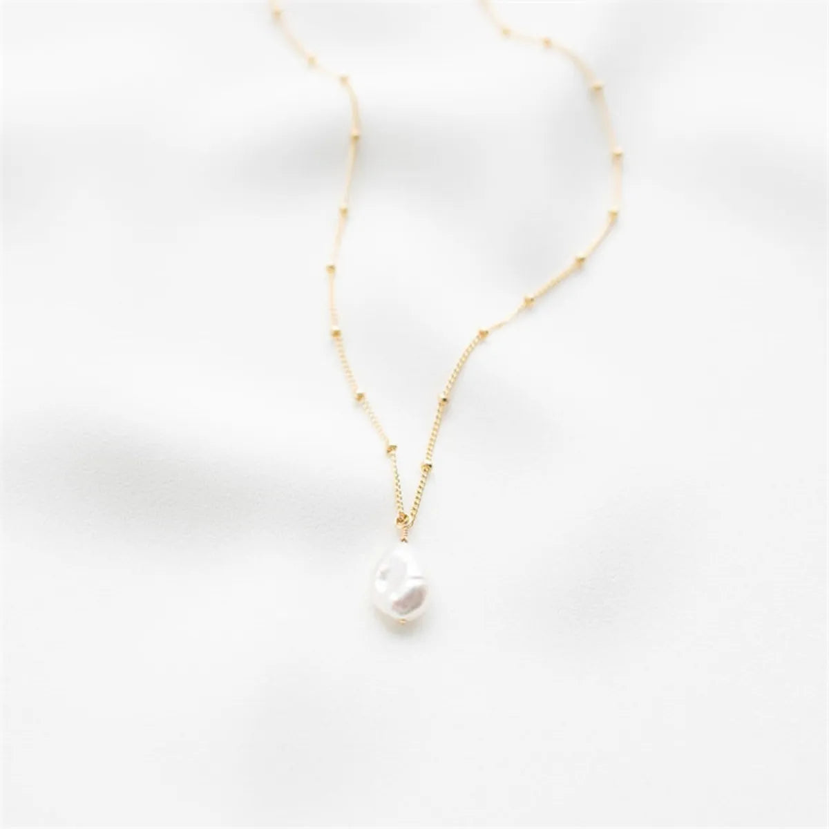 Custom Made Necklaces-Simple Style Irregular Freshwater Pearl Brass Plating 14k Gold Plated Pendant Necklace