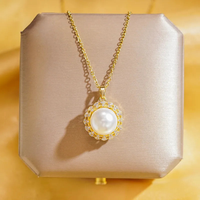 Silk Thread Necklaces-Wholesale Elegant Lady Streetwear Geometric 304 Stainless Steel Copper Hollow Out Inlay 18K Gold Plated K Gold Plated Artificial Pearls Zircon Pendant Necklace