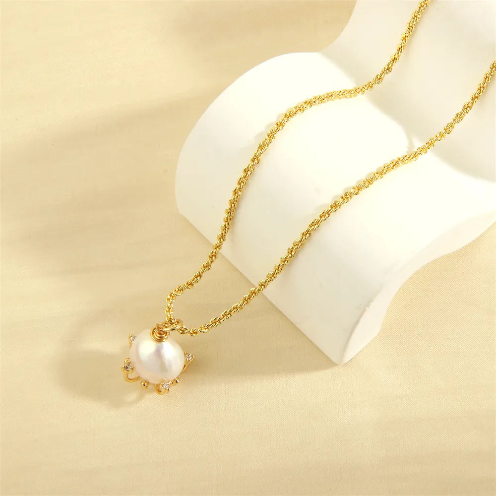 Zodiac Necklaces-Elegant French Style Irregular Freshwater Pearl Copper 18k Gold Plated Pendant Necklace In Bulk