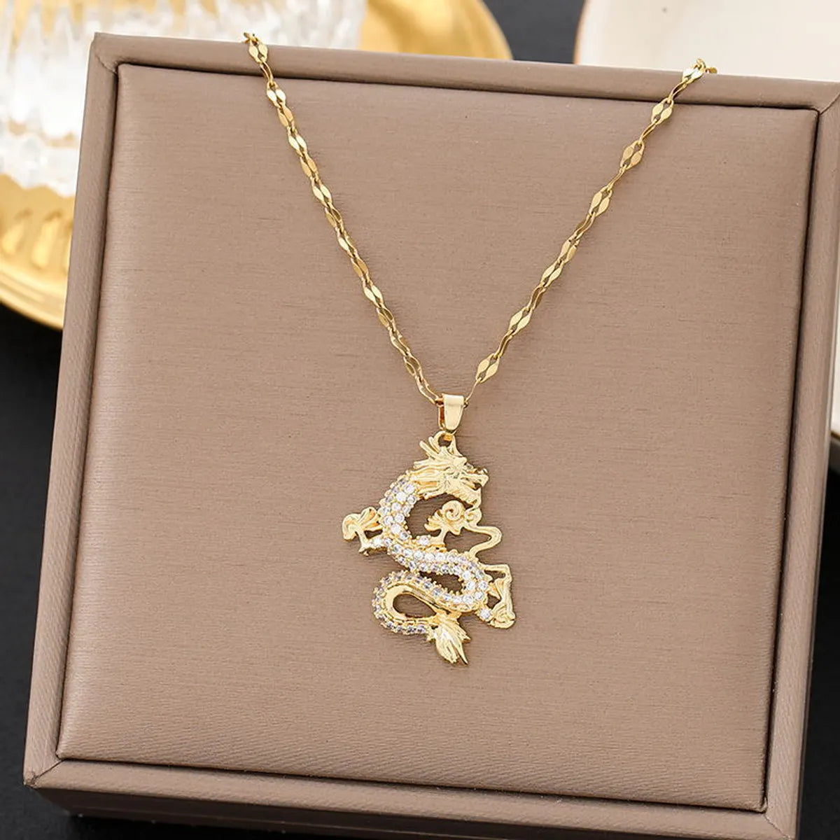 Chunky Necklaces-Titanium Steel 18K Gold Plated Chinoiserie Simple Style Commute Dragon Polishing Inlay Artificial Rhinestones Pendant Necklace