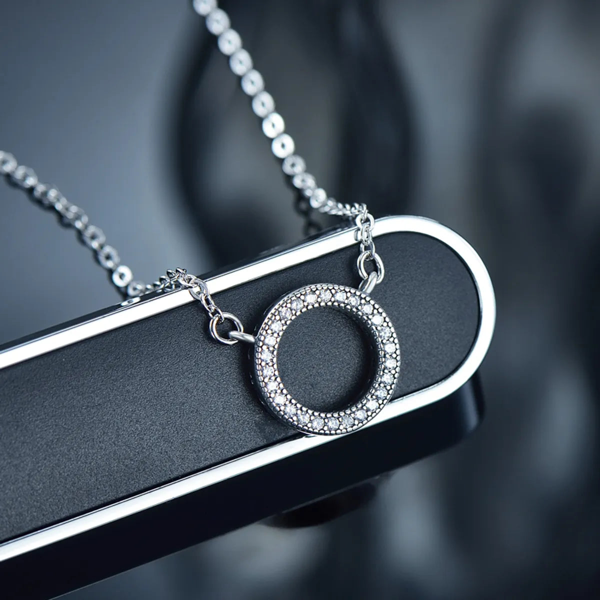 Luxury Pendant Necklaces-Modern Style Round Sterling Silver Plating Inlay Zircon Thai Silver Pendant Necklace