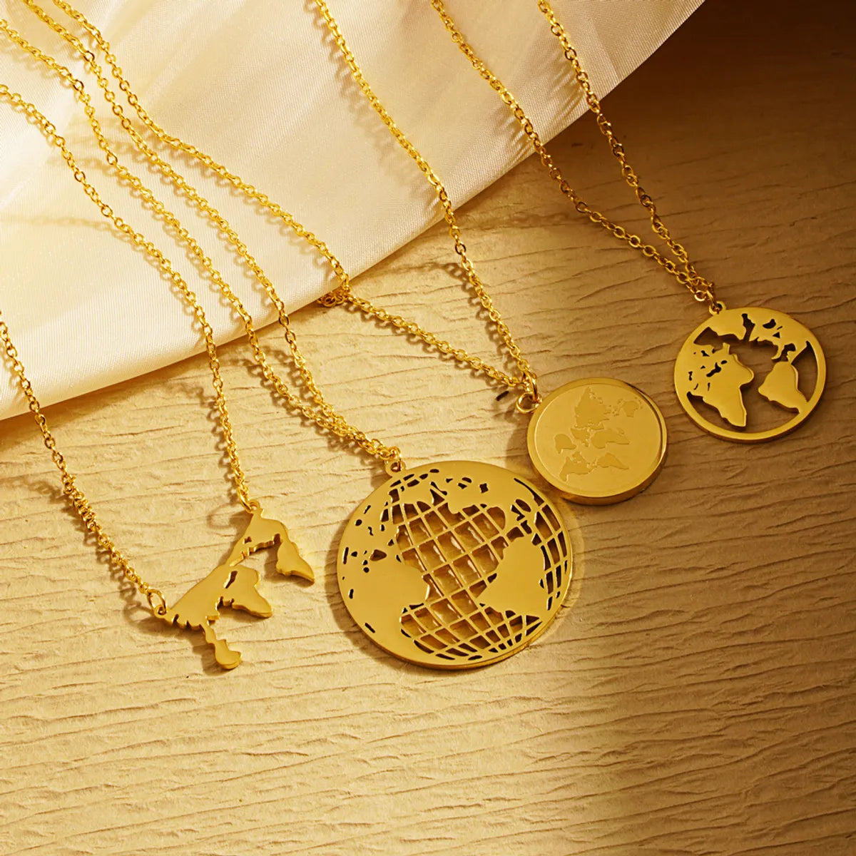 Women's Necklaces-Stainless Steel 18K Gold Plated Simple Style Map Hollow Out Pendant Necklace Necklace