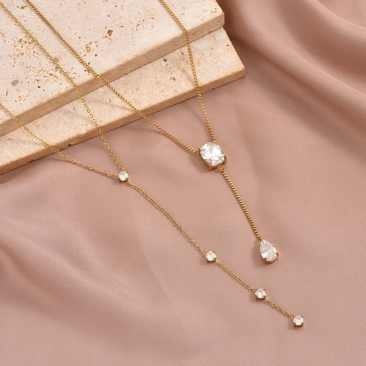 Lotus Necklaces-Ig Style Elegant Simple Style Round Stainless Steel Plating Inlay Zircon 14k Gold Plated Pendant Necklace