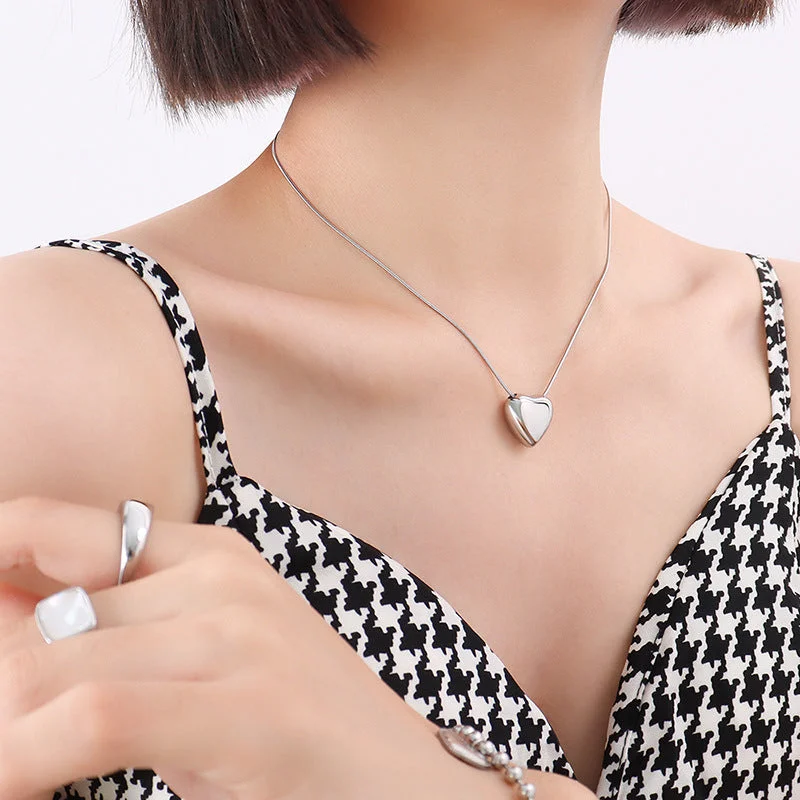 P059 Steel Small Heart Necklace 40 + 5cm