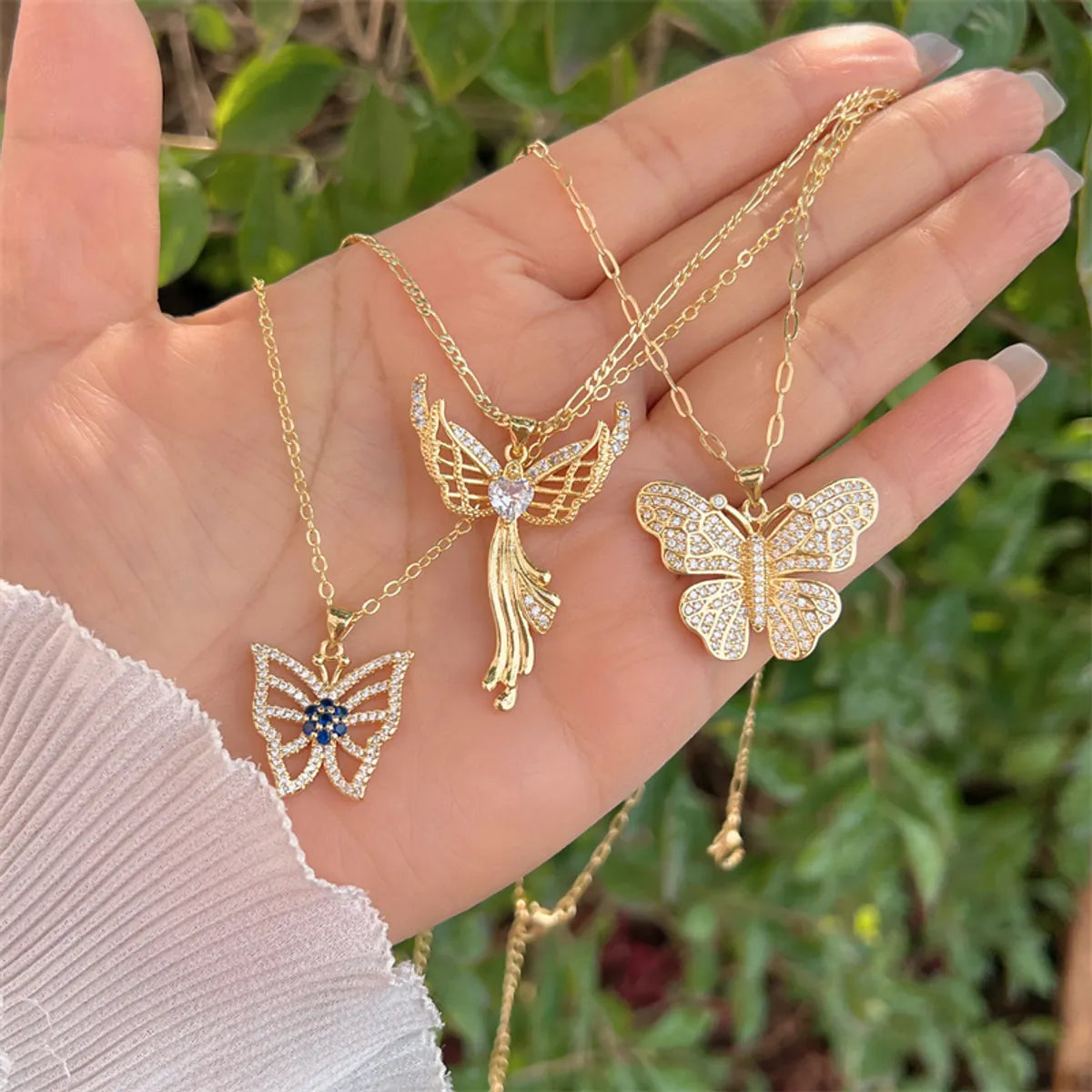 Natural Stone Necklaces-Copper 18K Gold Plated Simple Style Classic Style Flower Butterfly Plating Inlay Zircon Pendant Necklace