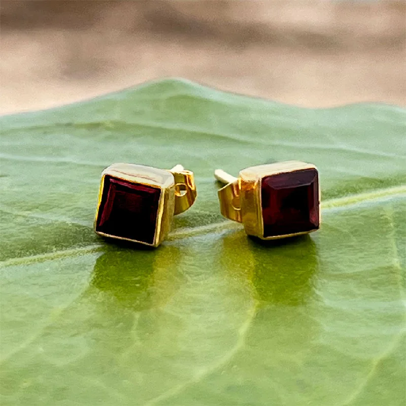 Gold Heart Earrings-Garnet Lover's Studs, India